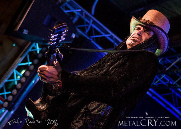 Eric Sardinas-17