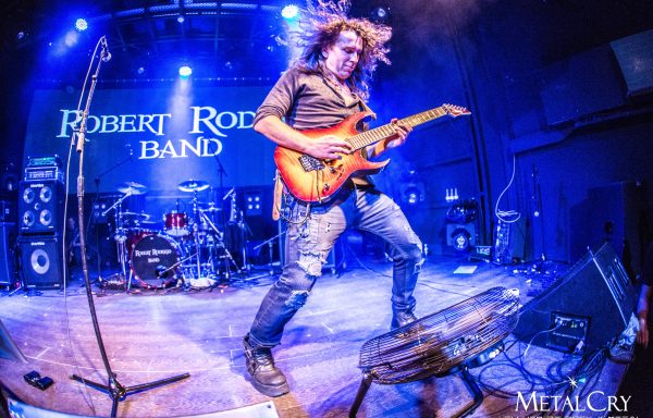 Entrevista a Robert Rodrigo: «El rock y la buena música siempre van a estar ahí; eso no se compra, es sentimiento»